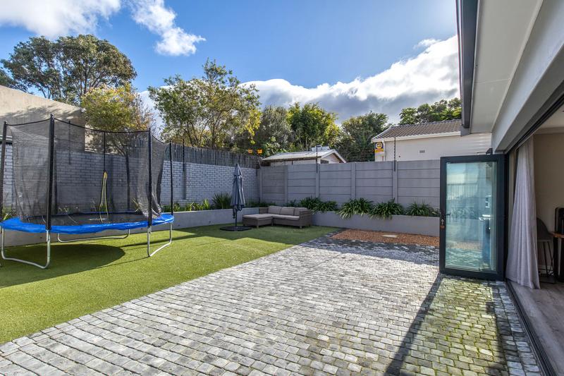 To Let 3 Bedroom Property for Rent in Constantia Western Cape